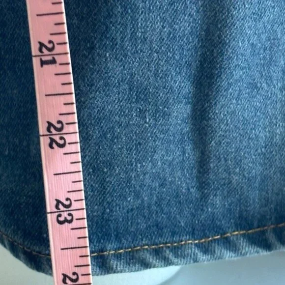 Vintage Denim Button-Up Shirt With Pockets & Distressed Details For Casual Wear - Picture 5 of 7